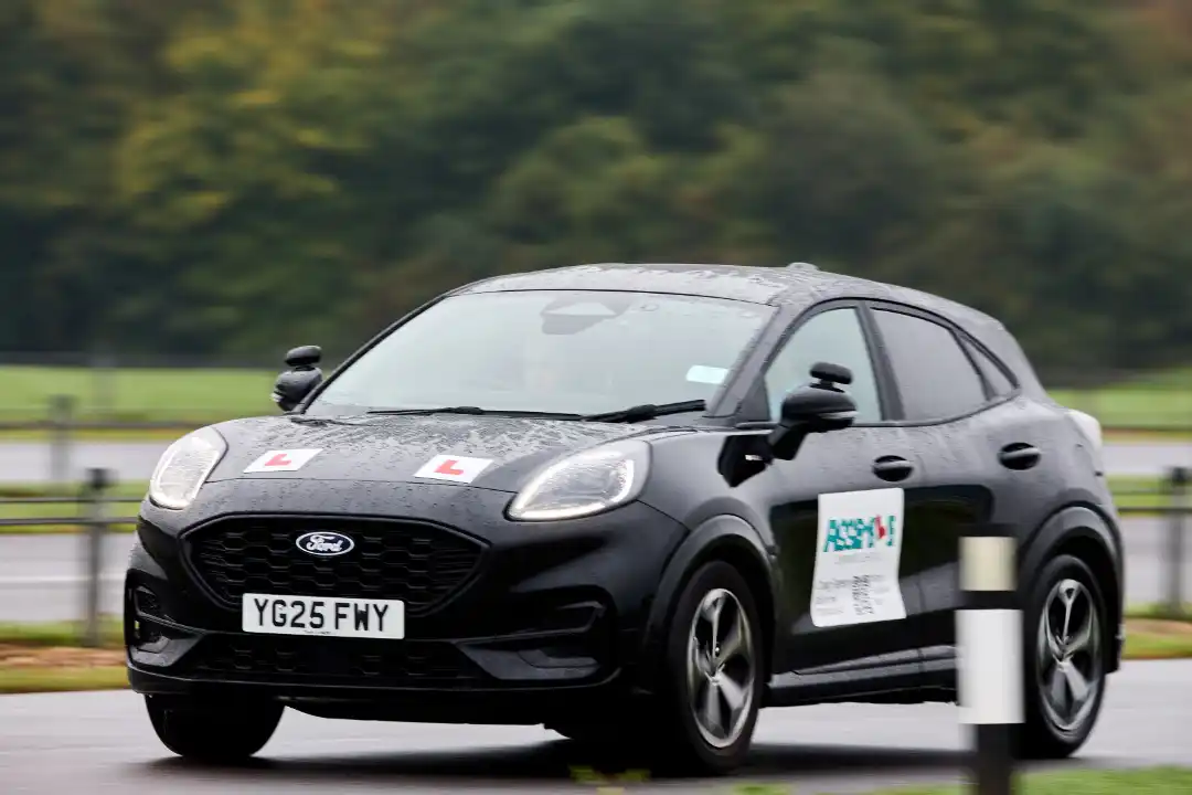 Young non drivers, driving lesson